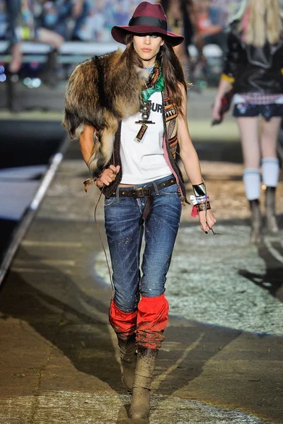 Look 2